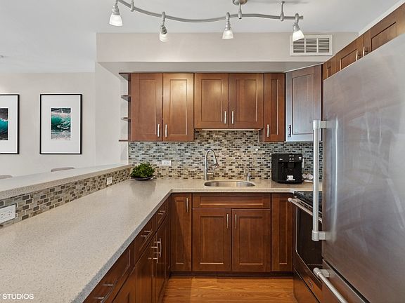 4th image of 3100 N Lake Shore Dr APT 1710