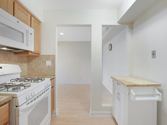 5th image of 5200 Carriageway Dr APT 210