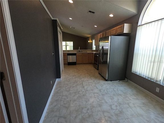 5th image of 812 Magnolia Creek Cir