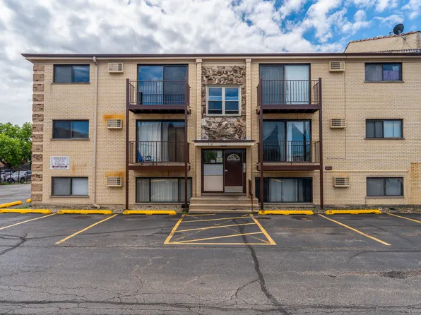 5121 N East River Rd #2L, Chicago, IL 60656
