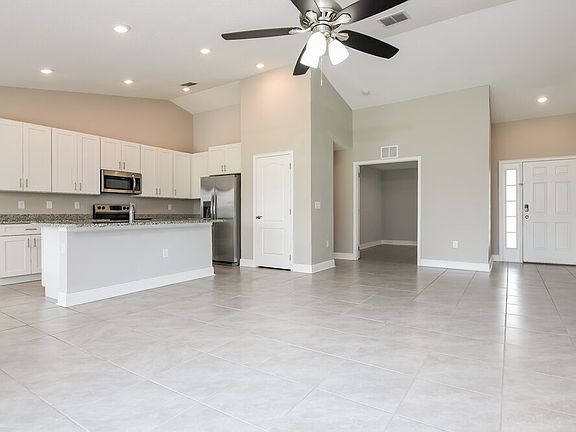 4th image of 412 Bloomfield Dr