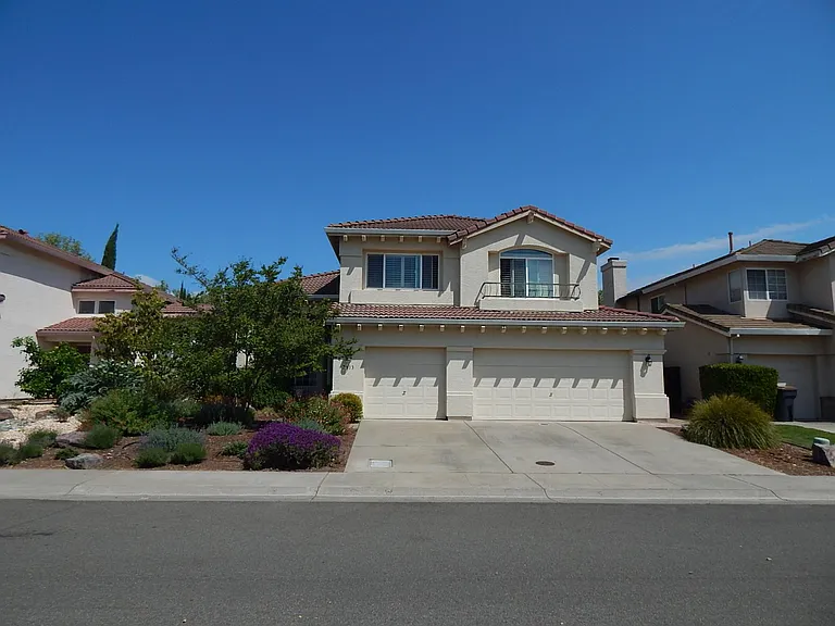 2913 Prado Ln — Photo 1
