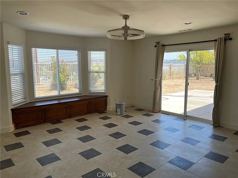 320 Woodruff Dr — Photo 2