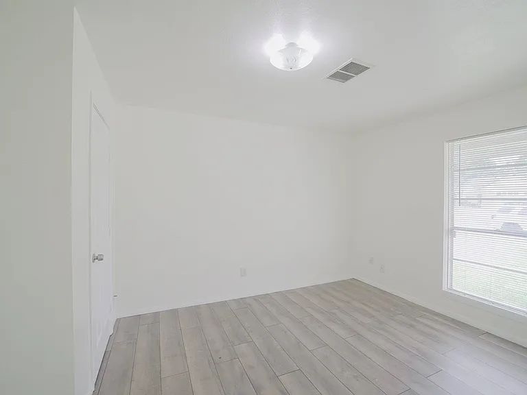9811 Mango St — Photo 6