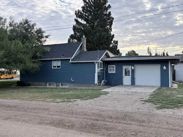 139 N 9th Ave W, Bow Island, AB T0K 0G0