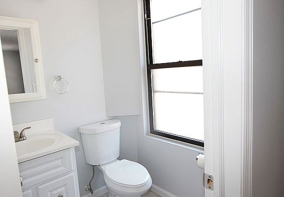5th image of 1596 Lincoln Pl Floor 2