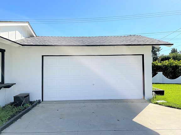 3rd image of 7412 Gazette Ave