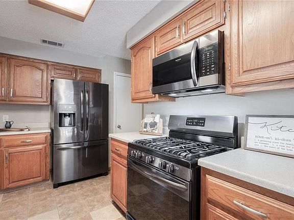 5th image of 1604 Woodgreen Dr