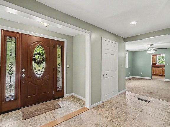 3rd image of 1011 State St
