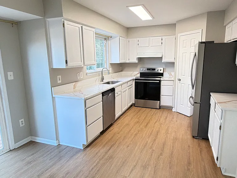 9253 Jessica Dr — Photo 5
