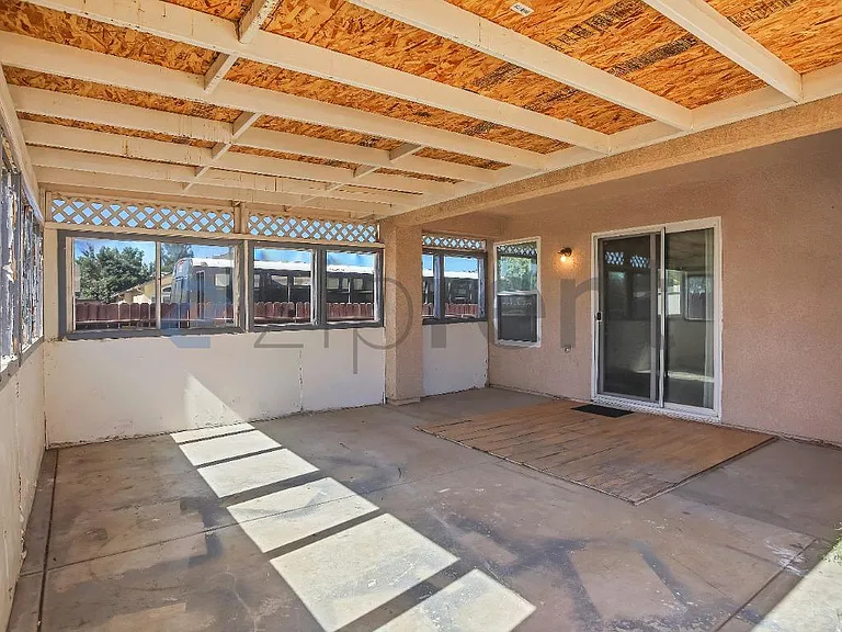 2437 N Tracy Ave — Photo 34