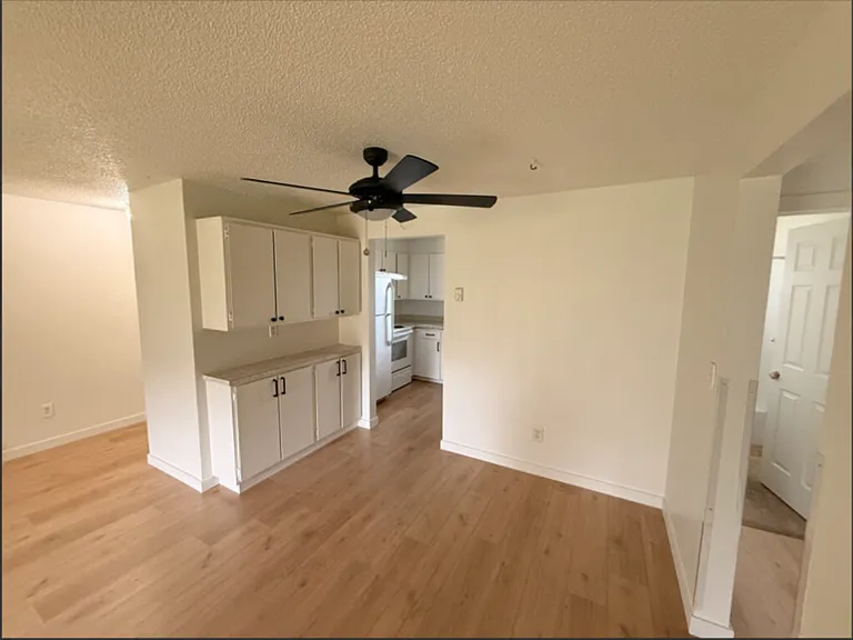 215 NW Canal Blvd #6 — Photo 8