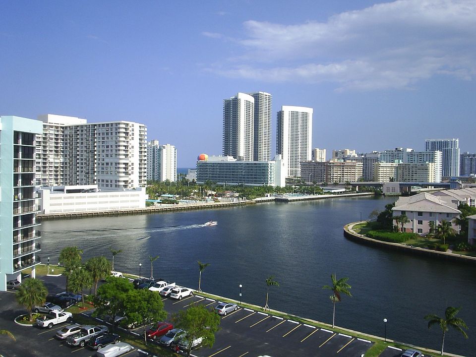 Views of Intracoastal Waterway from all rooms!