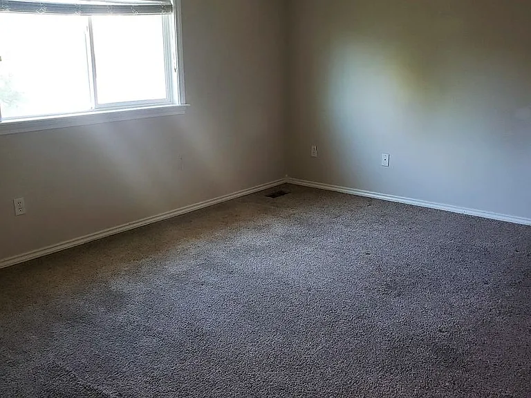 10463 Henrys Lake Dr — Photo 15