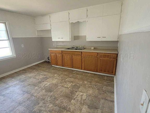 4th image of 604 NW 6th St