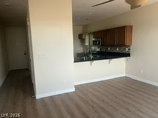 3 bed, 2.5 bath, 1355 sqft, $1,974 — Photo 2