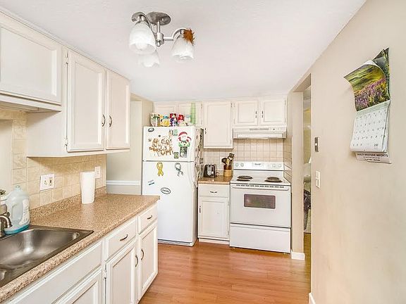4th image of 4310 Hyde Park Unit 7