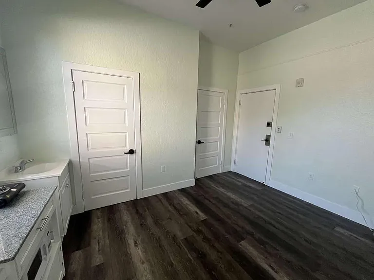 732 E Santa Clara St #33 — Photo 10