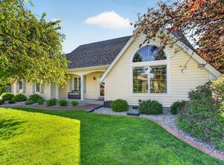 3953 S Victoria Ct, New Berlin, WI 53151