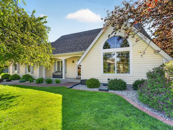 3953 S Victoria COURT, New Berlin, WI 53151