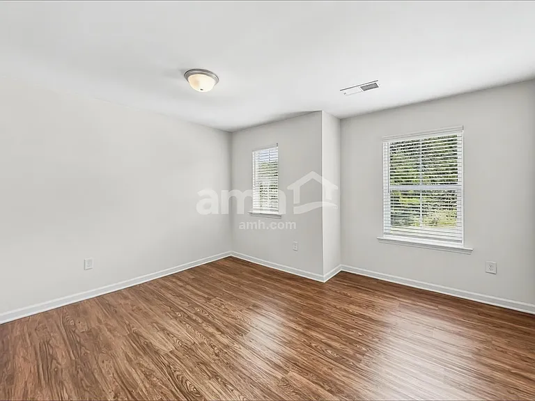 516 Woodall Rd — Photo 16
