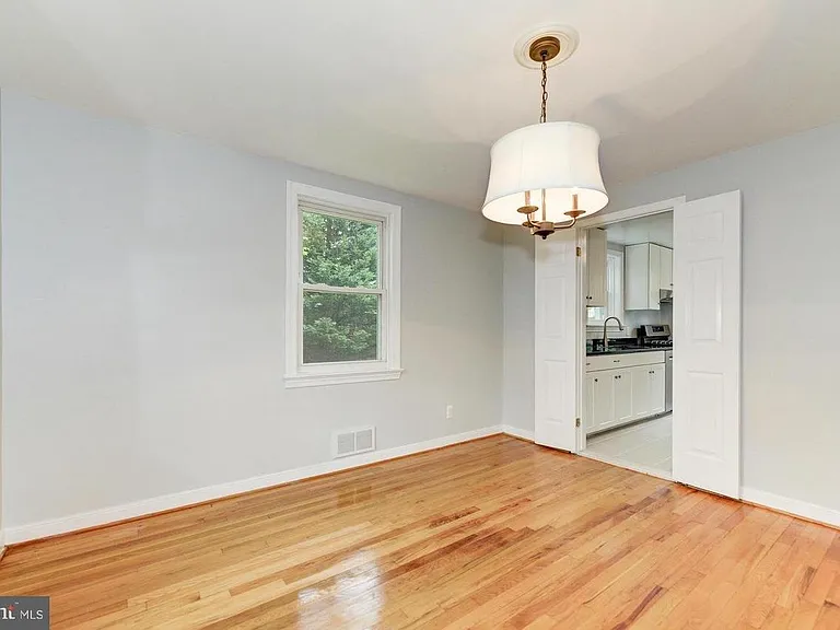 937 Patrick Henry Dr — Photo 15