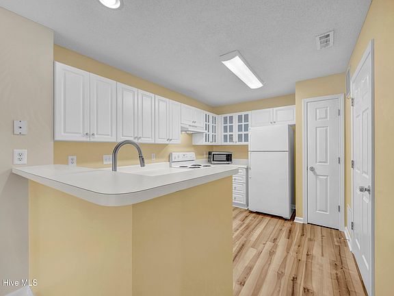 5th image of 4102 Breezewood Drive Apt 101