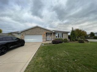725 Seminary Dr, Dyer, IN 46311