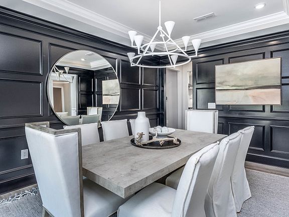 Beautiful, Bold Accent Walls in the Dining Room