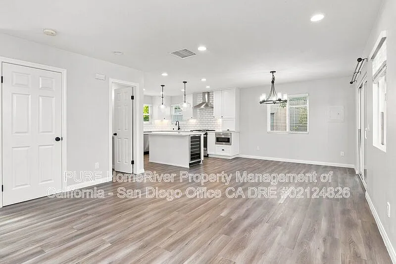 2 bed, 2.5 bath, 980 sqft, $3,495 — Photo 2