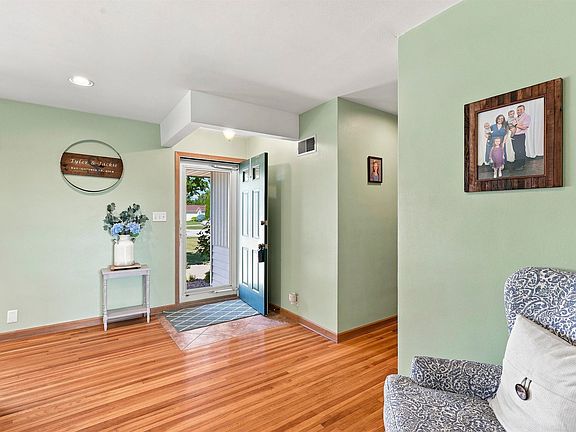 4th image of 4521 W Capitol Dr