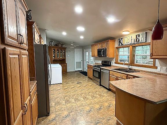 3rd image of 348 Cavanaugh Rd