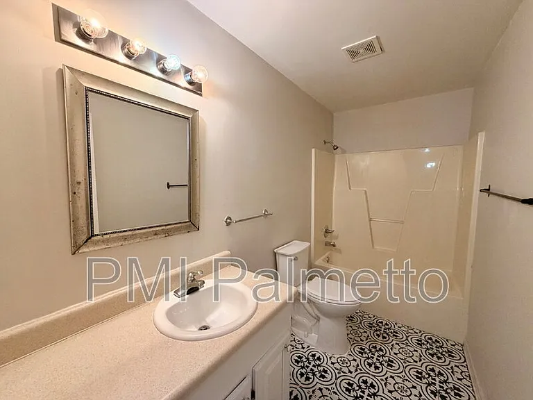 152 Chatham Cir — Photo 16