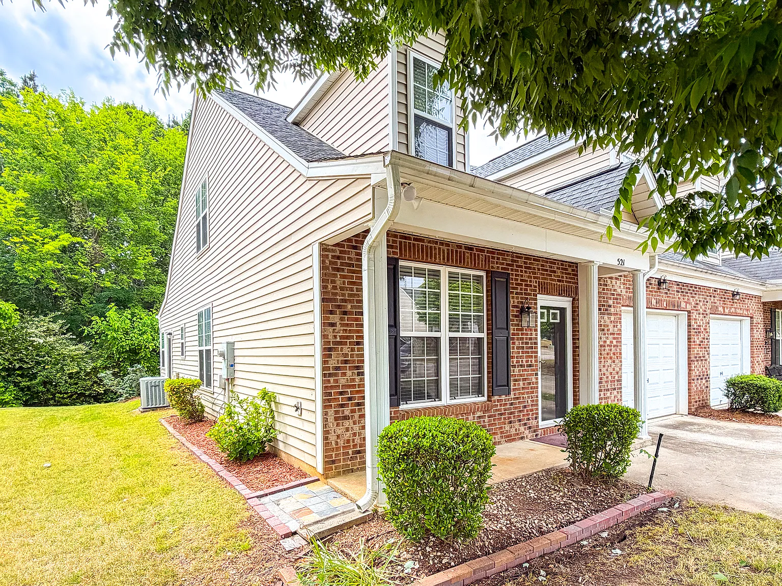 521 Woodson Dr — Photo 2