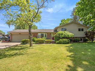 5222 Montgomery Dr, Utica, MI 48316