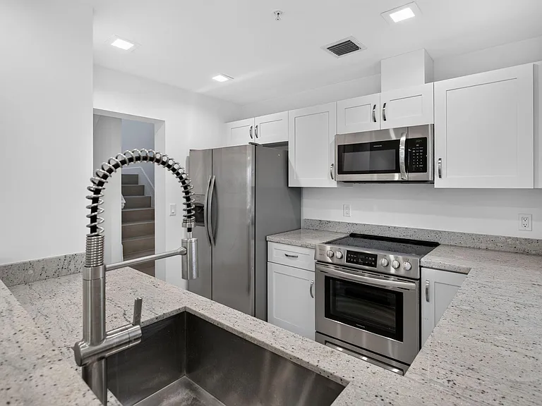 444 NW 41st St — Photo 5