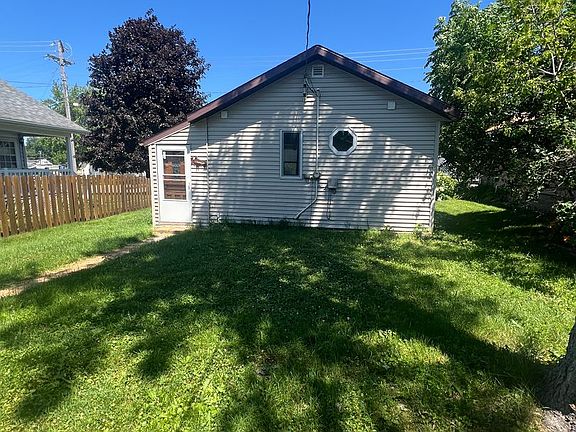 4th image of 206 E 14th St