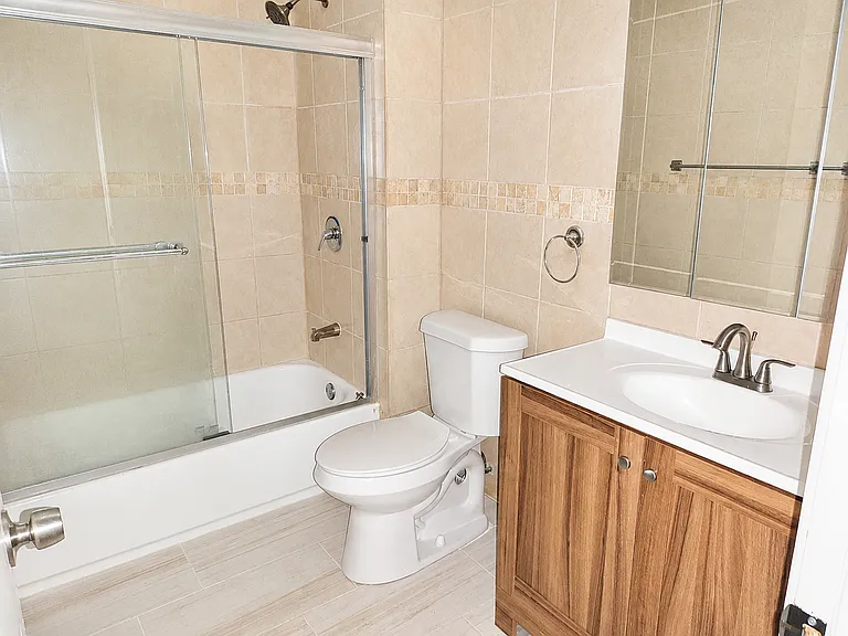 Updated Full Bathroom with Tile Shower/Tub