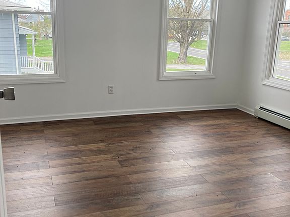 2nd image of 273 Vineyard Ave APT 2