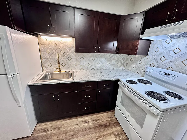 495 W Clarendon St #18 — Photo 4