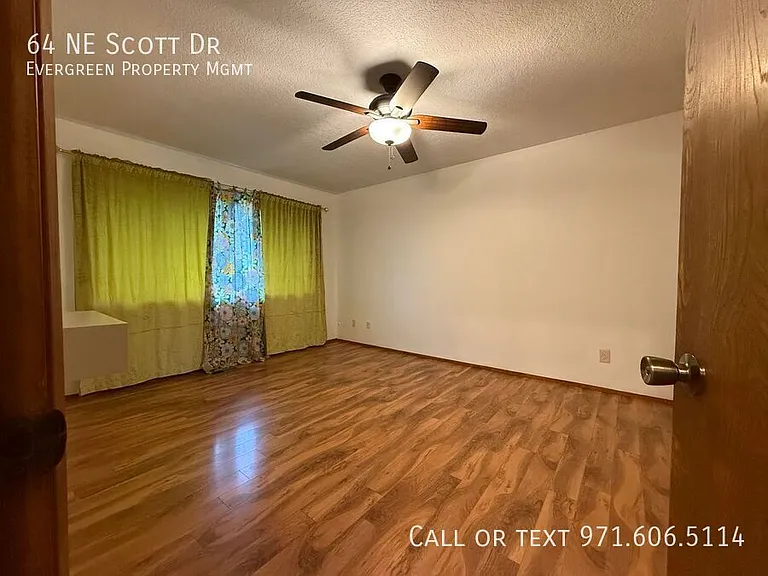 64 NE Scott Dr — Photo 29