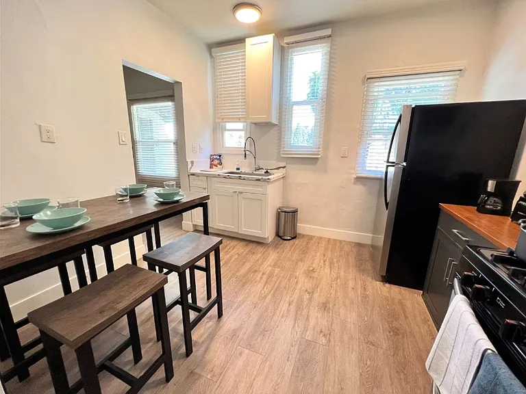 464 N Ogden Dr — Photo 4