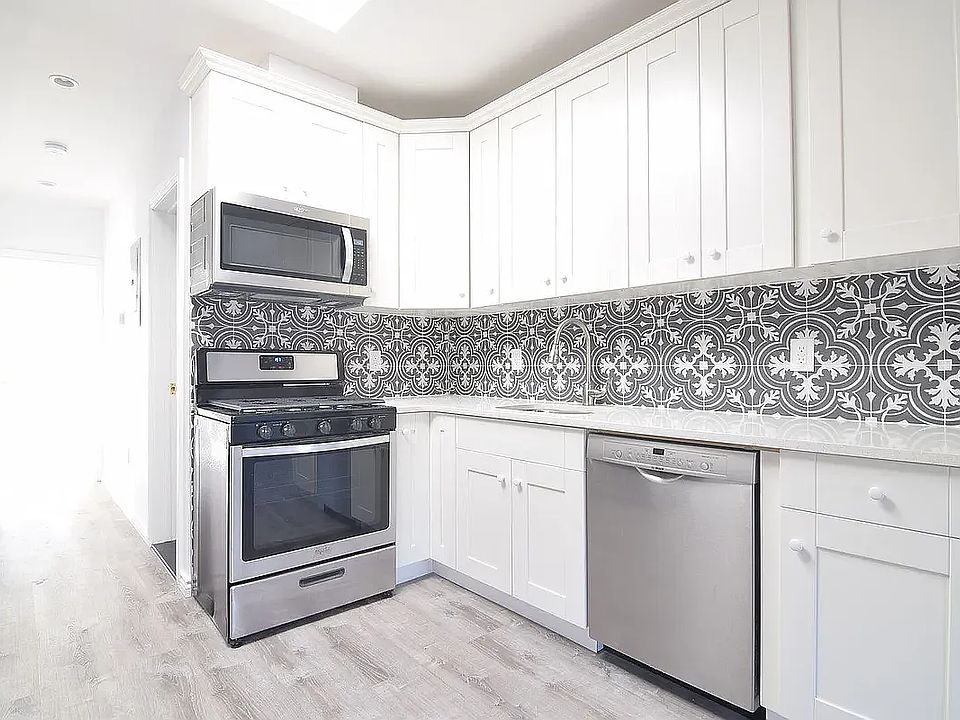 1st image of 740 Putnam Ave #3