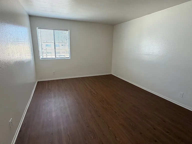 6726 WOODLEY — Photo 10