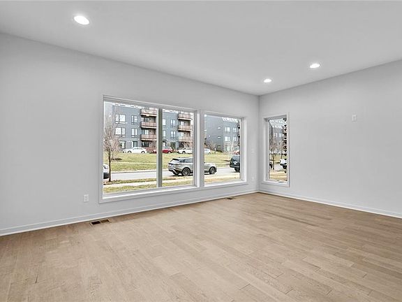 5th image of 2531 Forest Ave