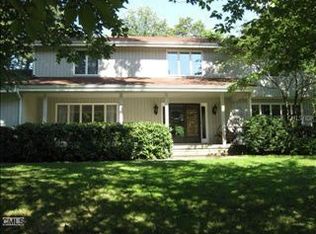 142 N Stowe Pl, Trumbull, CT 06611