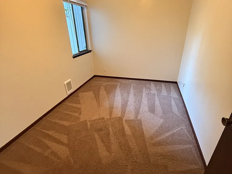 1024 Prospect Ave NE #8 — Photo 4