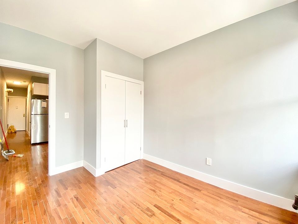 1st image of 22 Saint Nicholas Pl #51A
