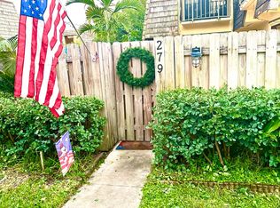 279 Woodland Rd, Palm Springs, FL 33461