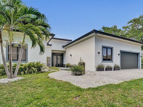 3rd image of 3909 SW 54th St
